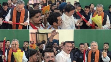भिलाई ट्रक ट्रेलर ट्रांसपोर्टर्स एसोसिएशन के पदाधिकारियों ने विधानसभा अध्यक्ष डॉ. रमन सिंह को जन्मदिन की शुभकामनाएं दीं