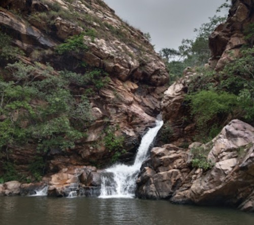 दमउदहरा: प्रकृति, आस्था और इतिहास का अद्भुत संगम….. दमउदहरा: प्रकृति, आस्था और इतिहास का अद्भुत संगम…..