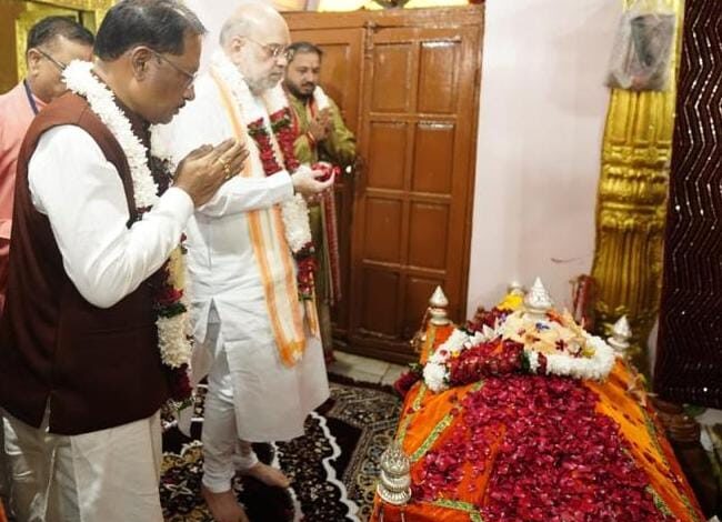 केंद्रीय गृह मंत्री अमित शाह और मुख्यमंत्री विष्णुदेव साय ने मां दंतेश्वरी की पूजा-अर्चना कर देश-प्रदेश की सुख-शांति, समृद्धि और खुशहाली का मांगा आशीर्वाद…. केंद्रीय गृह मंत्री अमित शाह और मुख्यमंत्री विष्णुदेव साय ने मां दंतेश्वरी की पूजा-अर्चना कर देश-प्रदेश की सुख-शांति, समृद्धि और खुशहाली का मांगा आशीर्वाद….