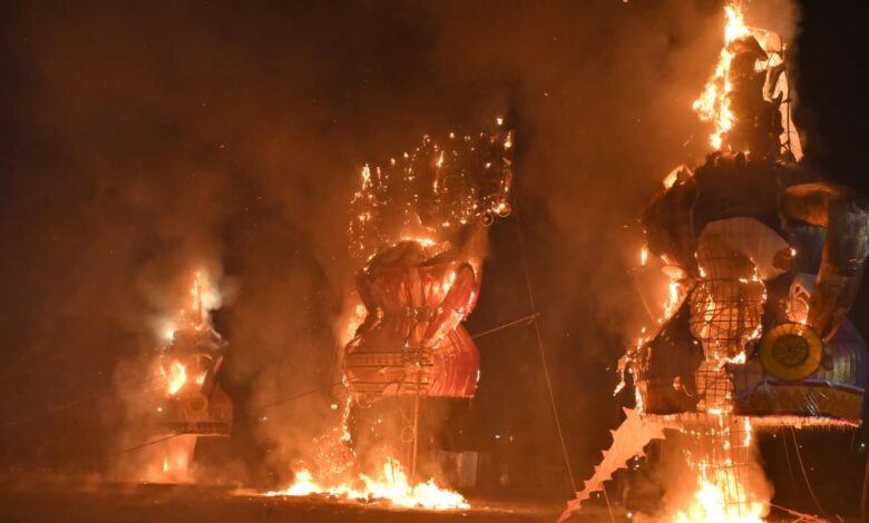 डब्लू आर एस कॉलोनी में रावण दहन: राज्यपाल रमेन डेका और मुख्यमंत्री विष्णु देव साय की उपस्थिति में उमड़ा उत्साह…. डब्लू आर एस कॉलोनी में रावण दहन: राज्यपाल रमेन डेका और मुख्यमंत्री विष्णु देव साय की उपस्थिति में उमड़ा उत्साह….