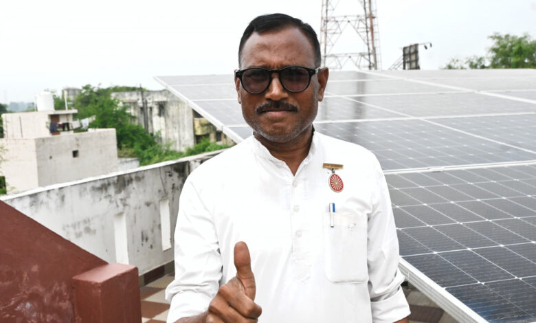 पीएम सूर्यघर मुफ्त बिजली योजना से लखन लाल को मिला दोहरा लाभ: घर और व्यवसायिक प्रतिष्ठान दोनों में उजाला और बचत का संगम…. पीएम सूर्यघर मुफ्त बिजली योजना से लखन लाल को मिला दोहरा लाभ: घर और व्यवसायिक प्रतिष्ठान दोनों में उजाला और बचत का संगम….