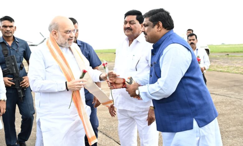 केंद्रीय गृह एवं सहकारिता मंत्री अमित शाह का रायपुर आगमन, शिक्षा मंत्री गजेन्द्र यादव ने किया आत्मीय स्वागत…. केंद्रीय गृह एवं सहकारिता मंत्री अमित शाह का रायपुर आगमन, शिक्षा मंत्री गजेन्द्र यादव ने किया आत्मीय स्वागत….