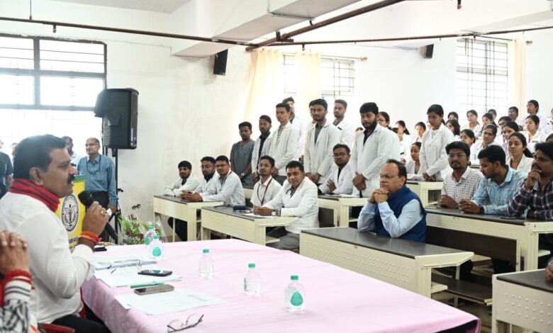 चिकित्सकों के लिए मानव स्वास्थ्य सेवा से बढ़कर, कोई खुशी और आनंद नहीं-उप मुख्यमंत्री विजय शर्मा