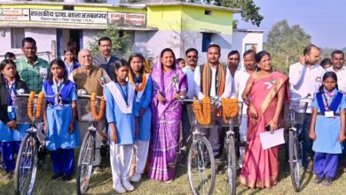 मंत्री श्रीमती लक्ष्मी राजवाड़े ने अजबनगर में सायकल वितरण कर विद्यार्थियों को किया प्रोत्साहित…