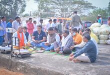 प्रतापगढ़ धान खरीदी केंद्र में पूजा-अर्चना कर विधायक रामकुमार टोप्पो ने किया धान खरीदी का शुभारंभ