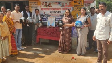 जिला प्रशासन की नई पहल:मांझीआठगांव एवं लंजोड़ा में हेलमेट बैंक का हुआ शुभारंभ