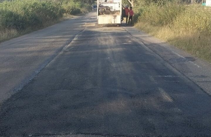 उप मुख्यमंत्री अरुण साव की घोषणा के अनुरूप कारीआम-बसंतपुर मार्ग और गौरेला-वेंकटनगर मार्ग में तेजी से चल रहा है बीटी पेच रिपेयर का कार्य उप मुख्यमंत्री अरुण साव की घोषणा के अनुरूप कारीआम-बसंतपुर मार्ग और गौरेला-वेंकटनगर मार्ग में तेजी से चल रहा है बीटी पेच रिपेयर का कार्य